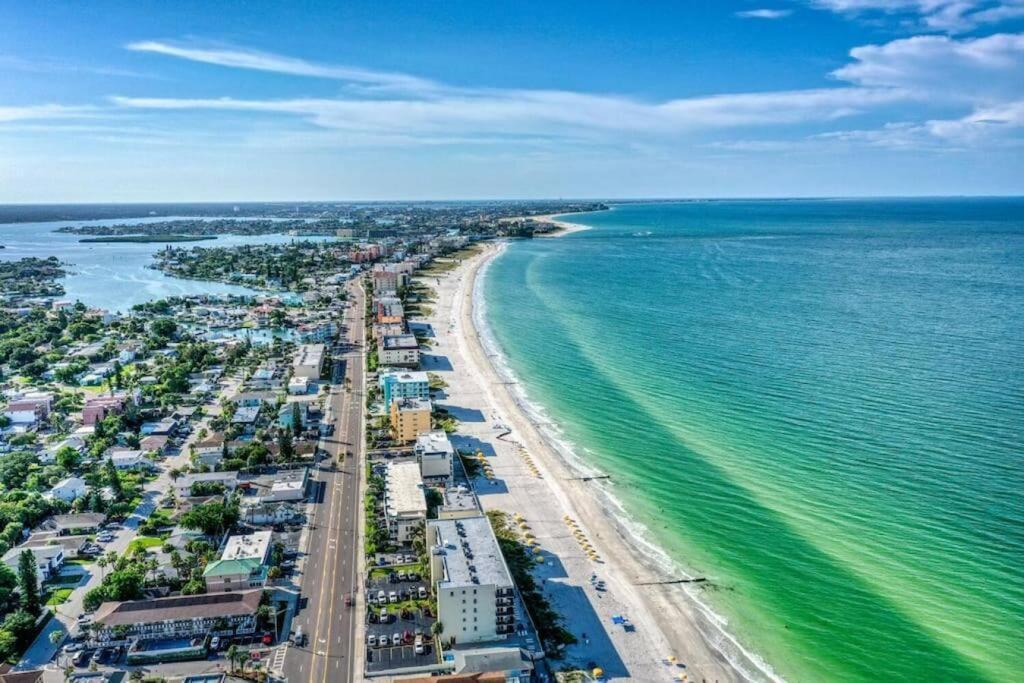 Sunset Beach Suites Of Madeira Beach! Pet Friendly Summer Getaway! Steps To Beach! - Suite 10 St. Pete Beach Εξωτερικό φωτογραφία