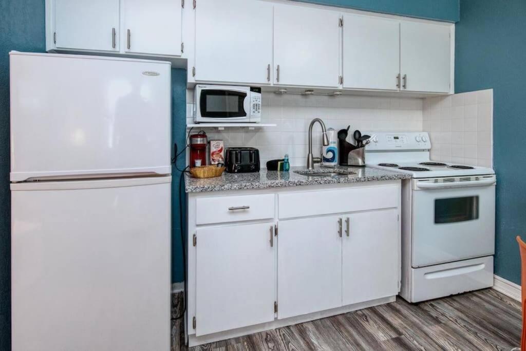Sunset Beach Suites Of Madeira Beach! Pet Friendly Summer Getaway! Steps To Beach! - Suite 10 St. Pete Beach Εξωτερικό φωτογραφία